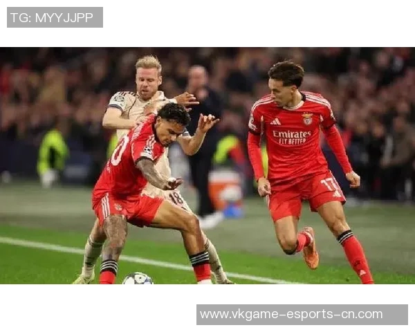 中超赛场惊现冷门本菲卡以3-0战胜曼城引发全场震动