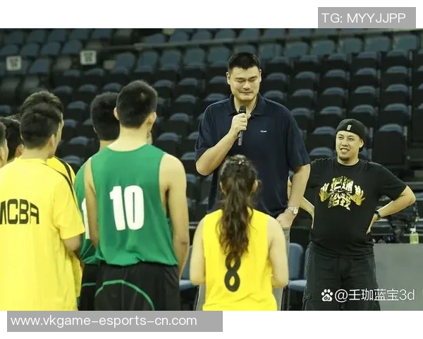 姚明抠帽瞬间引发热议球场上的传奇时刻再度被铭记