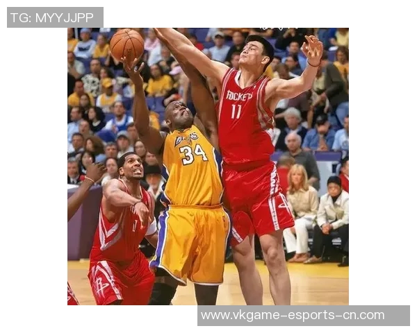 姚明现场精彩瞬间回顾NBA巨星的传奇之路与球迷互动的温馨时刻