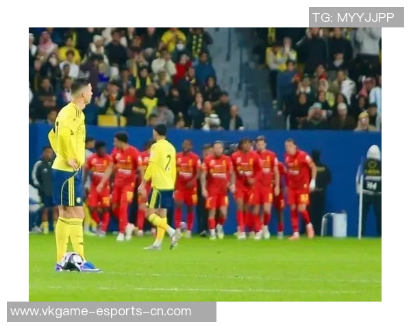 欧联杯热刺大胜里昂红牌事件引发全场热议精彩十球回顾