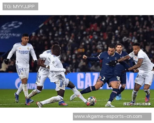 英超激战巴黎圣日耳曼凭借绝杀战胜波尔图全场沸腾